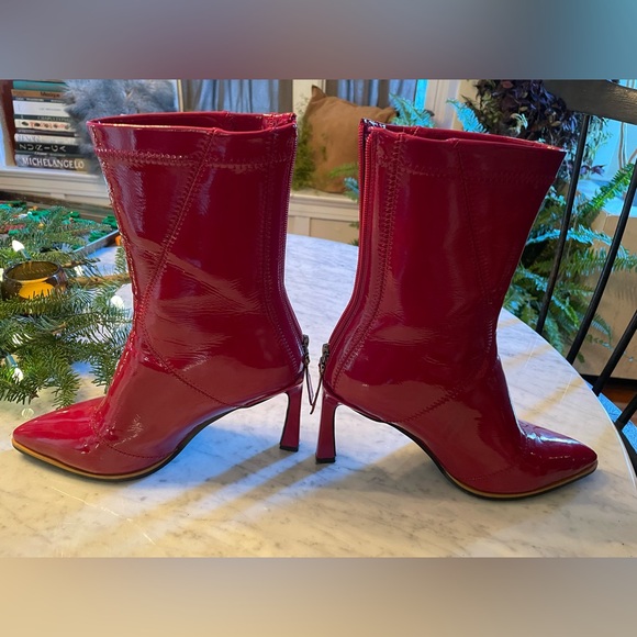 Patent leather pointed heeled boots - Picture 3 of 7